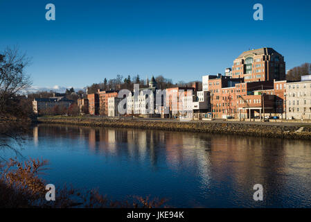 USA (Maine), Augusta, la ville le long de la rivière Kennebec, Dawn Banque D'Images