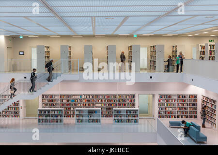 Allemagne, Bade-Wurtemberg, Stuttgart, Mailaender Platz, nouvelle bibliothèque de la ville de Stuttgart, de l'intérieur Banque D'Images