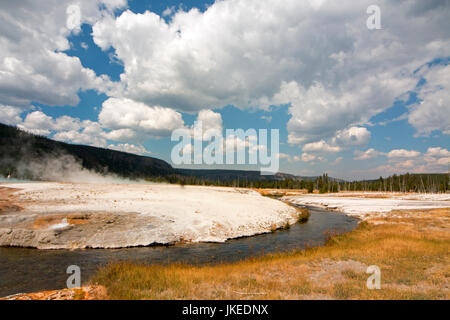 Fer à Repasser Spring Creek et Cliff Geyser de sable noir Geyser Basin dans le Parc National de Yellowstone dans le Wyoming United States Banque D'Images