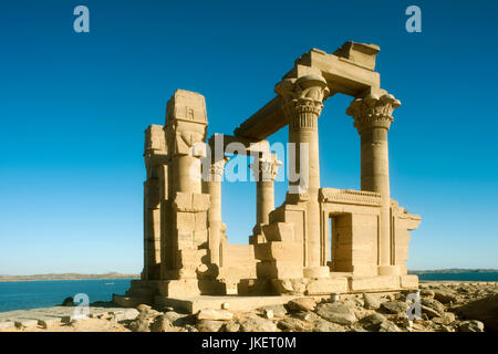 L'Égypte, Assouan, kiosque Kertassi, von dem neben Mandulis-Tempel Kalabsha-Insel auf der im Nasser-Stausee Assuan-Damm nahe beim Banque D'Images