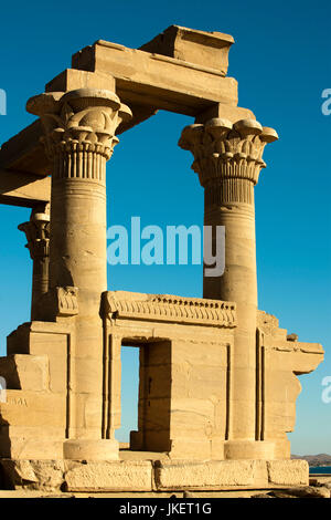 L'Égypte, Assouan, kiosque Kertassi, von dem neben Mandulis-Tempel Kalabsha-Insel auf der im Nasser-Stausee Assuan-Damm nahe beim Banque D'Images