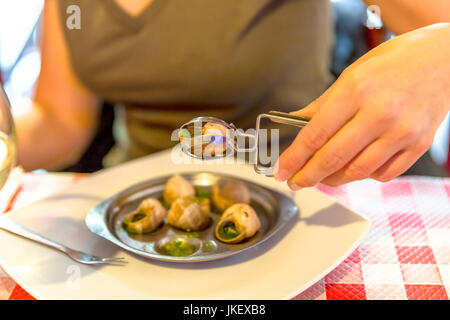 La consommation d'escargots à Paris Banque D'Images
