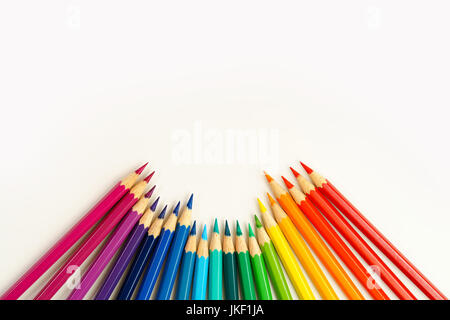 Crayons de couleur sur le rang Banque D'Images