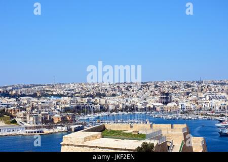 Vue vers Senglea Vittoriosa et vu de La Valette, La Valette, Malte, Europe. Banque D'Images