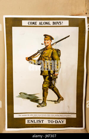 WW1 affiche de recrutement sur la WW1 Affichage du véhicule dans le Haynes International Motor Museum, Sparkford, Somerset, England, UK Banque D'Images