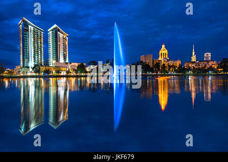 Skyline de Batoumi au crépuscule, Batumi, Géorgie. Banque D'Images