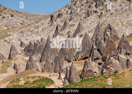 Formations rocheuses volcaniques connues sous le nom de cheminées de fées et terrain extrême de Cappadoce à Ihlara, Turquie. Banque D'Images