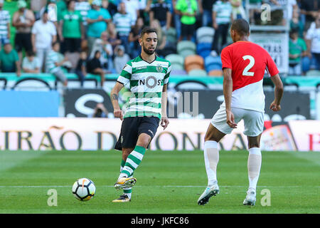 Lisbonne, Portugal. 22 juillet, 2017. Le milieu de terrain de sport"s Bruno Fernandes du Portugal lors de la pré-saison match amical entre le Sporting CP et que Monaco, à l'Estadio Jose Alvalade le 22 juillet 2017 à Lisbonne, Portugal.. Crédit : Bruno Barros/Alamy Live News Banque D'Images