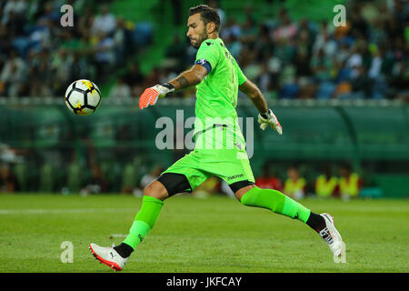 Lisbonne, Portugal. 22 juillet, 2017. Sporting"s gardien Rui Patricio du Portugal lors de la pré-saison match amical entre le Sporting CP et que Monaco, à l'Estadio Jose Alvalade le 22 juillet 2017 à Lisbonne, Portugal.. Crédit : Bruno Barros/Alamy Live News Banque D'Images