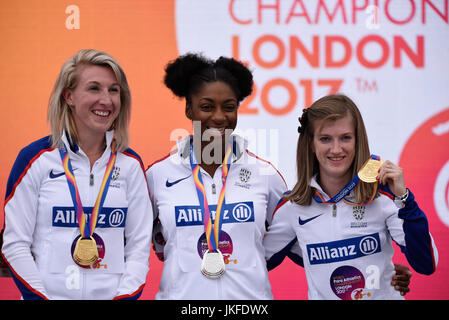 Sophie Hahn, Kadeena Cox et Georgie Hermitage de l'équipe GB ont reçu leurs médailles d'or et d'argent au 100m T38 et d'or au 100m T37 respectivement aux Championnats du monde de para-athlétisme à Londres Banque D'Images