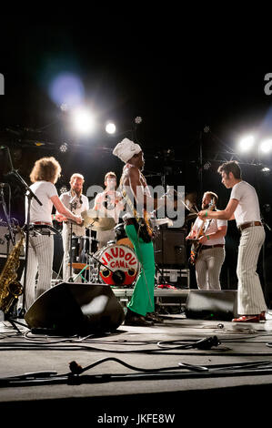 Valflaunes, Pic St Loup, Occitanie France : le 22 juillet 2017. Fête de la musique, Hortus vivent dans le domaine de l'Hortus, Wine Estate. Groupe Jeu Vaudou en concert. Credit : Digitalman/Alamy Live News Banque D'Images