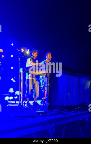 Valflaunes, Pic St Loup, Occitanie France : le 22 juillet 2017. Fête de la musique, Hortus vivent dans le domaine de l'Hortus, Wine Estate. Nickodemus et courage en DJ Set. Credit : Digitalman/Alamy Live News Banque D'Images