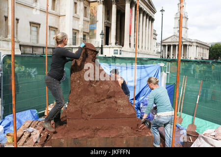 Londres, Royaume-Uni. 23 juillet, 2017. La boue d'une sculpture d'un soldat de la Première Guerre mondiale créé à Trafalgar Square pour commémorer la bataille de Pascendale combattu entre les alliés et l'Allemagne : Crédit amer ghazzal/Alamy Live News Banque D'Images