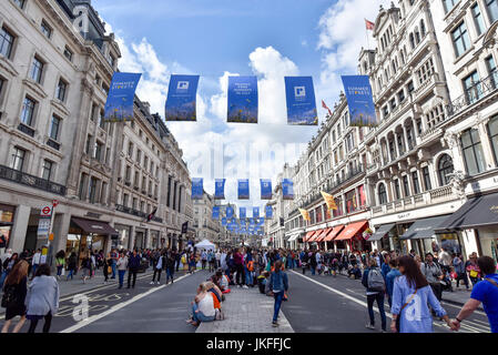 Londres, Royaume-Uni. 23 juillet 2017. Animations et promotions spéciales sont proposées comme l'généralement occupé Regent Street est fermée à la circulation pour le dernier jour de l'assemblée 'été rues" événement. Crédit : Stephen Chung / Alamy Live News Banque D'Images