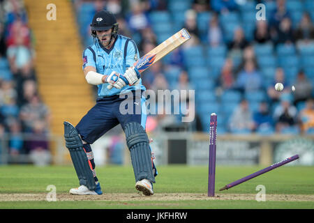 Headingley, UK. 23 juillet, 2017. David Willey (Yorkshire CCC) est fait pour mettre fin à ses manches, après avoir atteint 118 - un club pour la haute compétition - blast T20 pendant la Natwest T20 jeu entre le Yorkshire Vikings v Rapids Worcestershire le dimanche 23 juillet 2017. Photo par Mark P Doherty. Credit : Pris Light Photography Limited/Alamy Live News Banque D'Images