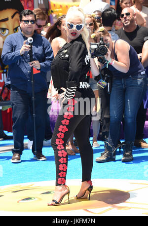 Westwood, Californie, USA. 23 juillet, 2017. Christina Aguilera arrive pour la première du film 'l'Emoji' au Regency Village Theatre. Credit : Lisa O'Connor/ZUMA/Alamy Fil Live News Banque D'Images