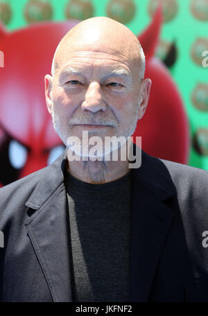 Westwood, USA. 23 juillet, 2017. 23 juillet 2017 - Westwood, Californie - Patrick Stewart. ''L'Emoji'' Première mondiale tenue au Regency Village Theatre. Crédit photo : F. Sadou/AdMedia Crédit : F. Sadou/AdMedia/ZUMA/Alamy Fil Live News Banque D'Images