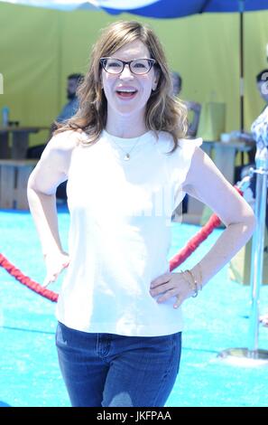 Lisa Loeb à l'EMOJI arrivés pour la première du film, Regency Village Theatre, Los Angeles, CA, 23 juillet 2017. Photo par : Dee Cercone/Everett Collection Banque D'Images