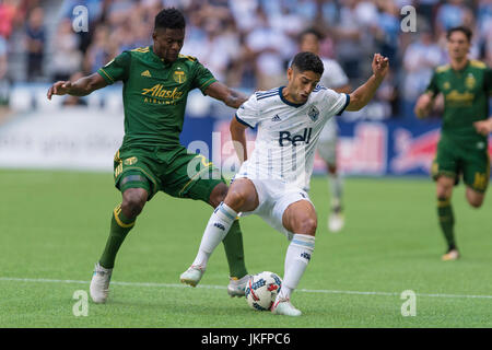 Vancouver, Canada. 23 juillet 2017. Dairon Asprilla (27) de Portland Timbers (L), stimulant Matias Laba (15) des Whitecaps de Vancouver. Whitecaps de Vancouver vs Portland Timbers BC Place Stadium. Portland gagne 2-1 sur Vancouver. Credit : Gerry Rousseau/Alamy Live News Banque D'Images