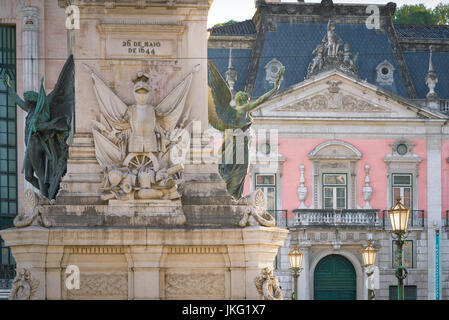 Restauradores Lisbonne, détail de la Monumento dos Restauradores dans la place Restauradores avec le Palacio Foz en arrière-plan, Lisbonne, Portugal. Banque D'Images