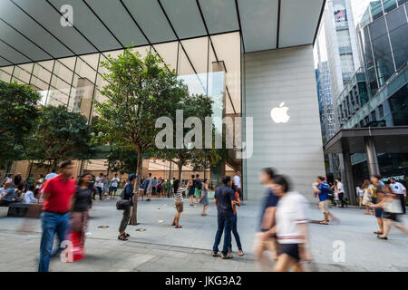 Singapour - le 28 mai 2017 : nouvel Apple Store à Singapour de l'Orchard Road, célèbre rue commerçante. Banque D'Images