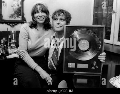 KIM LARSEN musicien danois et chanteur du groupe de rock avec l'épouse de l'essence et un disque d'or à Stockholm 1981 Banque D'Images