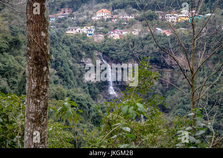 Veu de Noiva (Bridal Veil) Cascade - Caxias do Sul, Rio Grande do Sul, Brésil Banque D'Images