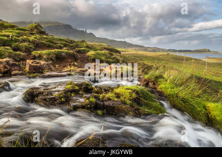 Vieil homme de Storr, Cascade, Trotternish, Skye, région des Highlands, Ecosse Banque D'Images