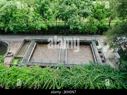 Tuyau d'eaux usées ou de drainage environnement pollution à Bangkok, Thaïlande. Banque D'Images