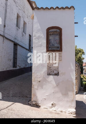 Rue typique qui rappelle le Moyen âge dans le domaine de la vieille ville, Baeza, Andalousie, Espagne Banque D'Images