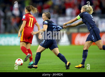 L'Angleterre célèbre Fran Kirby du côté marquant ainsi son premier but du jeu au cours de l'UEFA Women's Euro 2017, GROUPE D match au Stade Rat Verlegh, Breda. Banque D'Images