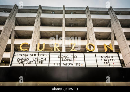 Curzon Bloomsbury un petit cinéma d'art et de Brunswick Square, partie de la Brunswick Centre, London, UK Banque D'Images