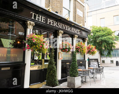 La persévérance sur Lamb's Conduit Street, Bloomsbury, London, UK Banque D'Images