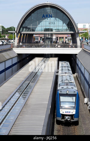 Alstom LINT 54 train régional d'Akn. AKN Eisenbahn AG exploite les trains de banlieue et à Hambourg et Schleswig-Holstein, Allemagne. Banque D'Images