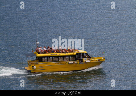 Bateau à passagers près de Riva del Garda. Le lac de Garde. Italie Banque D'Images