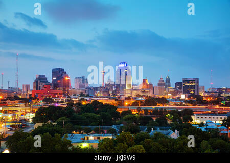 San Antonio, TX cityscape le soir Banque D'Images