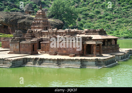 Groupe de temples historiques Bhuthanatha sur l'extrémité orientale du lac Agastya Teertha, Badami, Karnataka, Inde, Asie Banque D'Images