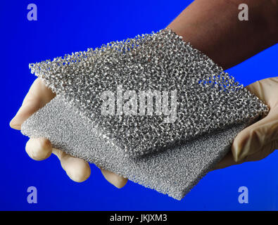 High-Purity des feuilles d'échantillons de cellules de mousse d'aluminium Banque D'Images