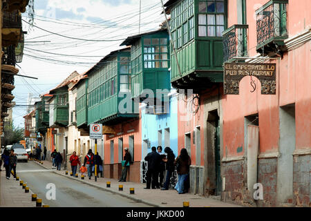 Scène de rue dans la ville de Potosi, patrimoine mondial de l'UNESCO. La Bolivie, l'Amérique du Sud Banque D'Images