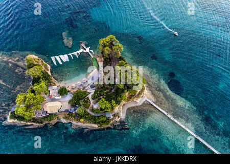 Vue aérienne avec Agios Sostis bidge, petite île de Zakynthos, Grèce Banque D'Images