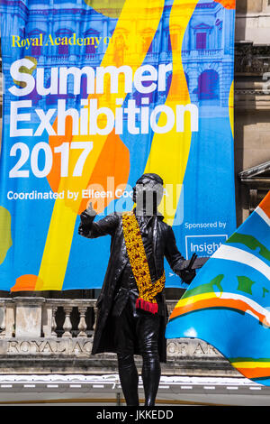 Statue de Joshua Reynolds, exposition de l'été 2017 'Bannière' Sculpture éolienne par Yinko Shonibare, Royal Academy Burlington House Piccadilly Londres Angleterre Banque D'Images