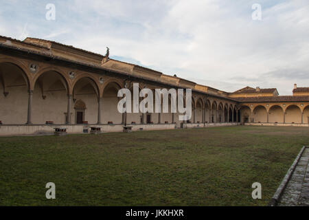 Italie, Florence - 24 décembre 2016 : le point de vue de la cour intérieure de l'église, Chartreuse de Florence Certosa di Galluzzo di Firenze le 24 décembre 201 Banque D'Images