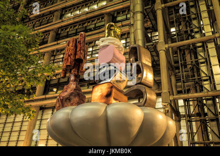Statue devant bâtiment Lloyds of London Banque D'Images