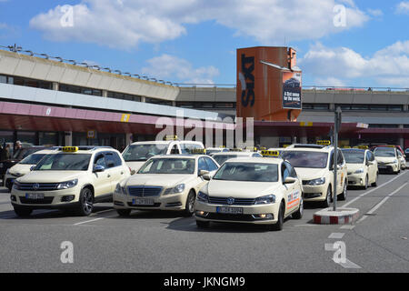 Les taxis, un terminal de l'aéroport de Tegel, village, Reinicken, Berlin, Allemagne, la borne A, Flughafen Tegel, Reinickendorf, Deutschland Banque D'Images