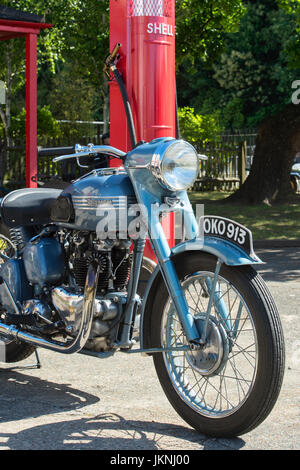 1952 moto Triumph Thunderbird. Moto classique britannique Banque D'Images