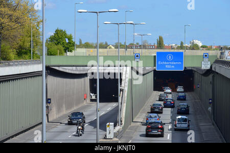 Tunnel de l'aéroport, Kurt Schumacher, barrage du village de Tegel, Reinicken, Berlin, Allemagne, Flughafentunnel, Kurt-Schumacher-Damm, Reinickendorf, Deutschland Banque D'Images