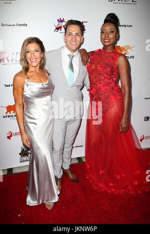 HOLLYWOOD, CA - le 23 juillet : Robyn Shreiber, Italo Elgueta Trenyce Cobbins, ride, au gala inaugural de la Fondation - Danse pour l'Afrique au Boulevard3 en Californie le 23 juillet 2017. Credit : FS/MediaPunch Banque D'Images