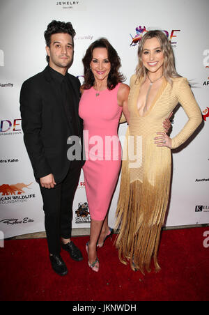 HOLLYWOOD, CA - le 23 juillet : Mark Ballas, Shirley Ballas, BC Jean, au gala inaugural de la Fondation Ride - Danse pour l'Afrique au Boulevard3 en Californie le 23 juillet 2017. Credit : FS/MediaPunch Banque D'Images