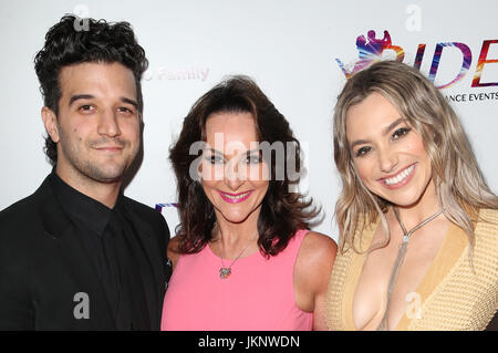 HOLLYWOOD, CA - le 23 juillet : Mark Ballas, Shirley Ballas, BC Jean, au gala inaugural de la Fondation Ride - Danse pour l'Afrique au Boulevard3 en Californie le 23 juillet 2017. Credit : FS/MediaPunch Banque D'Images