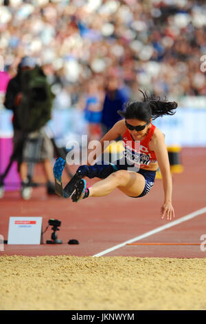 Londres, Royaume-Uni. 23 juillet, 2017. Hitomi Onishi (JPN) à propos de la terre dans le bac à sable dans le saut en longueur femmes T42 lors de la finale mondiale d'athlétisme 2017 Para dans le stade de Londres, Queen Elizabeth Olympic Park. Crédit : Michael Preston/Alamy Live News Banque D'Images